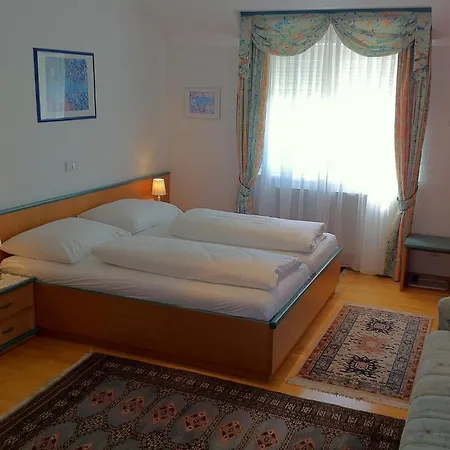 Gaestehaus Plank بيت ضيافة غراتس