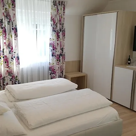 Gaestehaus Plank بيت ضيافة